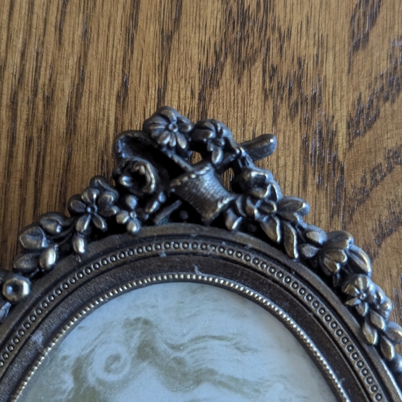 Oval Frame - Picture 4 of 5